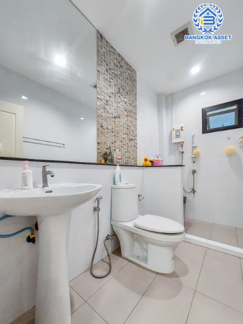 *****บ้านเดี่ยวมือสองย่านนนทบุรี ม.ลัดดาวิลล์4 บ้านกล้วย-ไทรน้อย บ้านสวยหลังใหญ่ เนื้อที่มากสุดถึง 53.4 ตร.ว. ฟังก์ชันครบ 4 ห้องนอน 3 ห้องน้ำ 2 ที่จอดรถ บนทำเลศักยภาพ ใกล้จุดขึ้นทางด่วน "กาญจนาภิเษก" เพียง 15 นาทีก็ถึงรถไฟฟ้าสายสีม่วง "สถานีคลองบางไผ่" ในราคาสุดคุ้ม!